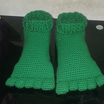 Crochet Hulk slippers by Mel Garcia Tello